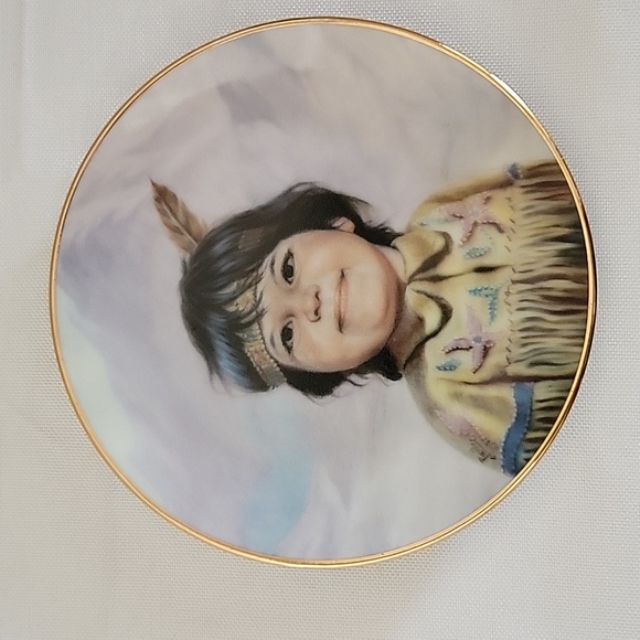 Smiling Eyes, Small Plate, By Perillo - Picture 3 of 5